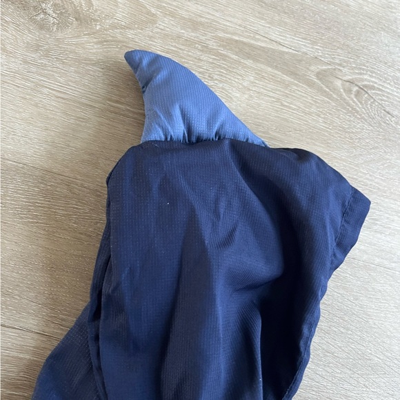 Tommy Bahama 18M shark zip up windbreaker - Picture 5 of 5